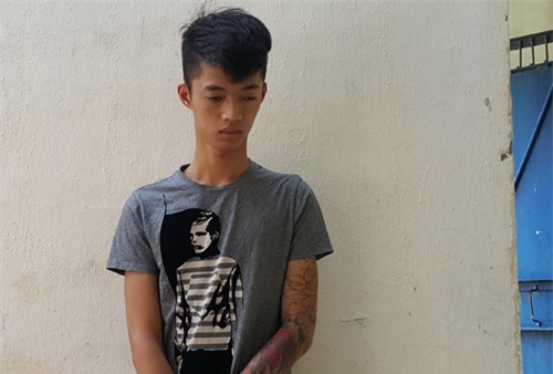 Nữ giám đốc bị thanh niên túm tóc, đánh đập giữa chợ