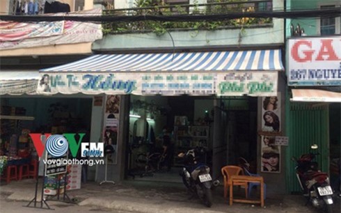 Tài xế taxi đâm hai mẹ con gục trước cửa nhà