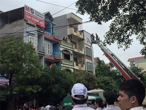 Cháy nhà 5 tầng ở Hà Nội: Con chết thảm, mẹ bị bỏng nặng