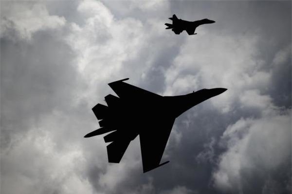 Hàn Quốc "hộ tống" 3 máy bay quân sự Trung Quốc bay vào ADIZ