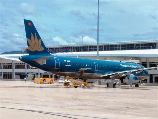 Máy bay Vietnam Airlines bất ngờ bị rách đuôi