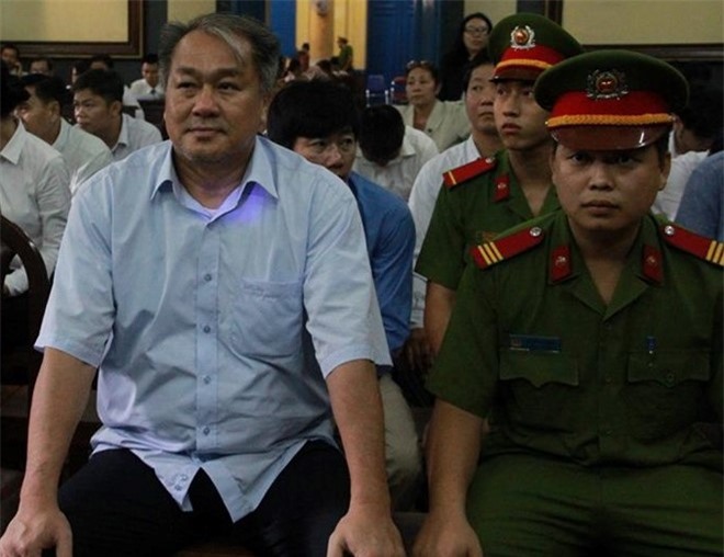 Phạm Công Danh bật khóc tại tòa, xin nhẹ tội cho thuộc cấp