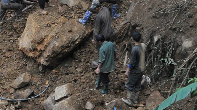 Sập hầm vàng ở Lào Cai: Rất nhiều người chết và mất tích