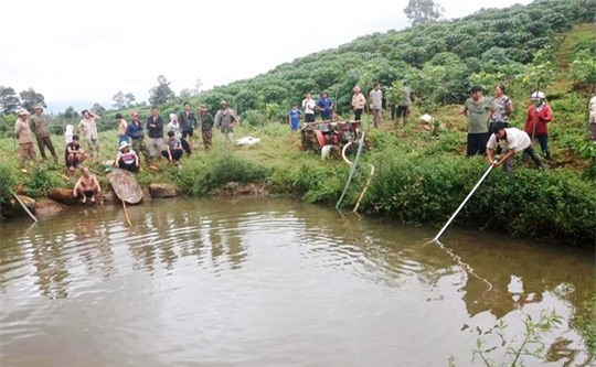 Bàng hoàng một phụ nữ nhảy ao tự tử ở Lâm Đồng
