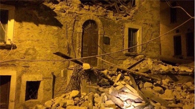 Động đất Italia: 14 người chết, một nửa thị trấn biến mất trong nháy mắt