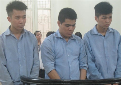 Uống cạn cốc bia, sát thủ nhí vung kiếm giết người