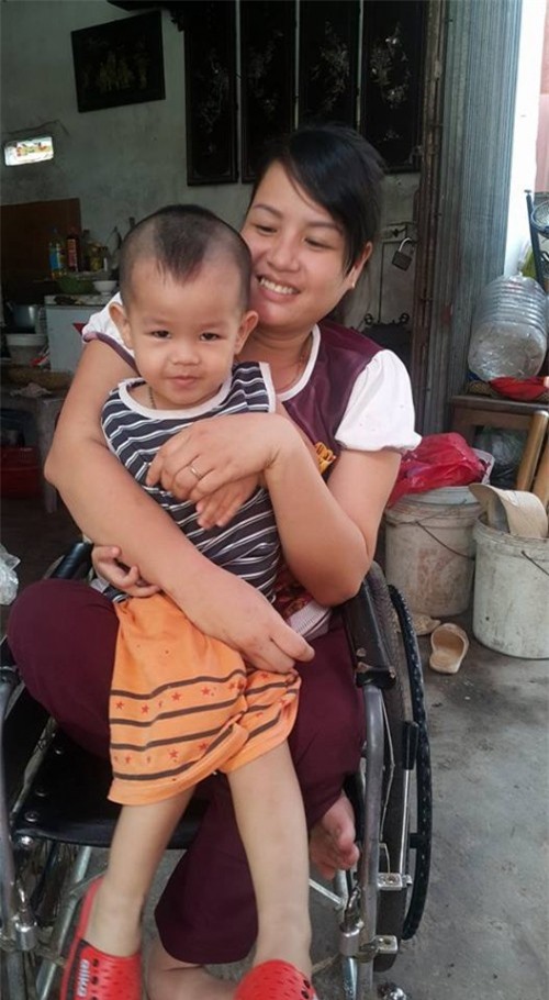 Vượt lên số phận... bằng chính đôi chân bại liệt