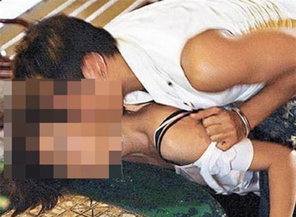 Dụ bé gái 12 tuổi đi chơi đêm rồi "mây mưa" trên bãi đất trống