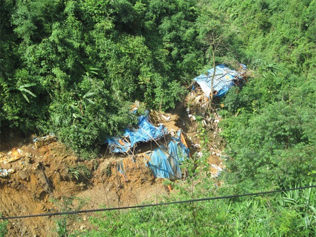 Sập mỏ vàng ở Lào Cai: Chính quyền không đếm nổi số người chết?