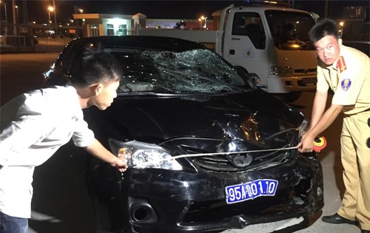 Hậu Giang: Tài xế xe biển xanh gây tai nạn, tông chết người 