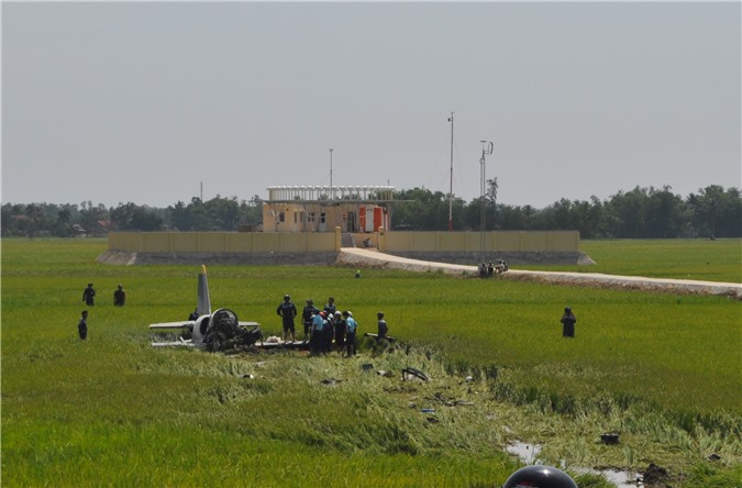 Toàn cảnh máy bay quân sự rơi ở Phú Yên