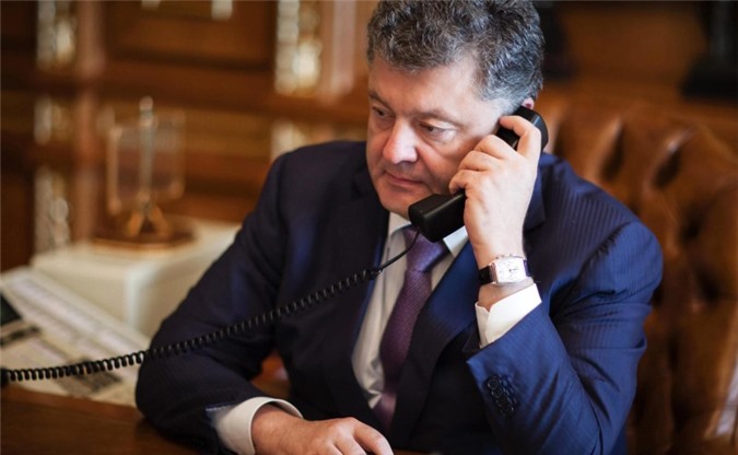 Ukraine: Tổng thống Poroshenko không thể liên lạc được với Putin
