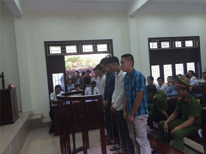 Đến chơi đám cưới hàng xóm, người đàn ông bị đâm chết