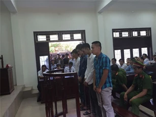 Đến chơi đám cưới hàng xóm, người đàn ông bị đâm chết