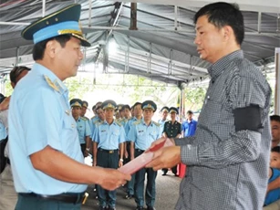 Phong quân hàm Thiếu úy cho học viên phi công hy sinh tại Phú Yên