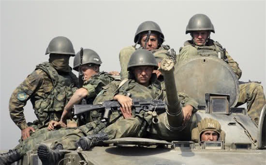 Nga đưa lính dù và lính thủy đánh bộ đến Crimea