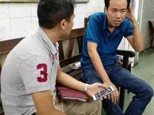 Tài xế Uber dí dao vào cổ bà bầu cướp tiền ở Sài Gòn
