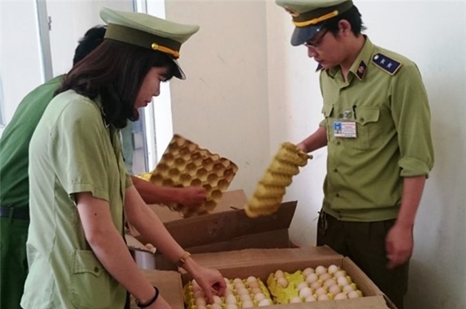 B&#x1EAF;t gi&#x1EEF; v&#xE0; ti&#xEA;u h&#x1EE7;y 4.800 qu&#x1EA3; tr&#x1EE9;ng g&#xE0; nh&#x1EAD;p l&#x1EAD;u t&#x1EEB; Trung Qu&#x1ED1;c