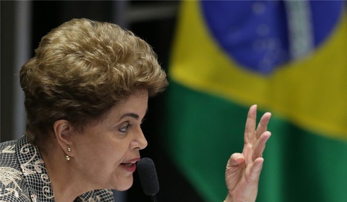 Tổng thống Brazil: Đừng mong tôi phải khúm núm trong im lặng