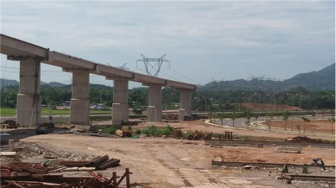 Cao tốc La Sơn-Túy Loan: Ba dầm cầu bị gãy khi đang thi công