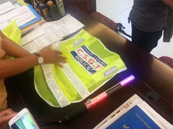 CSGT Hà Nội có trang phục và gậy chỉ huy đặc biệt