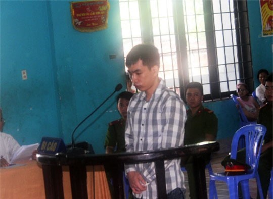 Đâm chết bạn vì vào nhậu mà không cởi mũ bảo hiểm