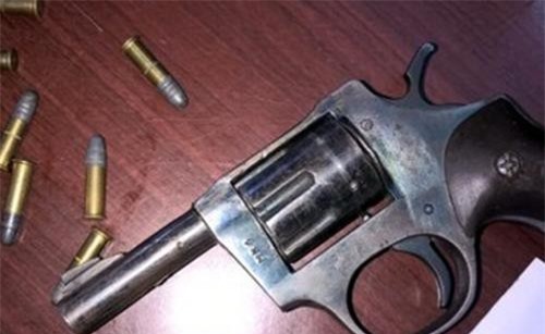 Mang súng rulo và 22 viên đạn chuẩn bị truy sát đối thủ