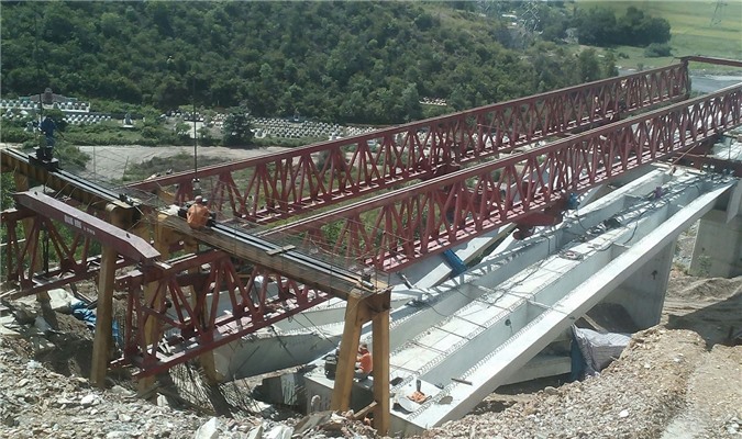 3 dầm cầu bị gãy ở cao tốc La Sơn-Túy Loan: Dàn cầu được nhập từ Trung Quốc