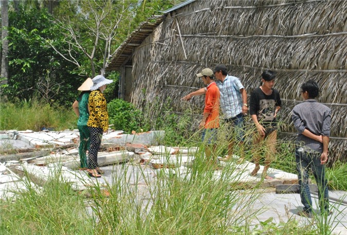 Trú mưa trong nhà hoang, 2 học sinh bị tường đè chết thảm