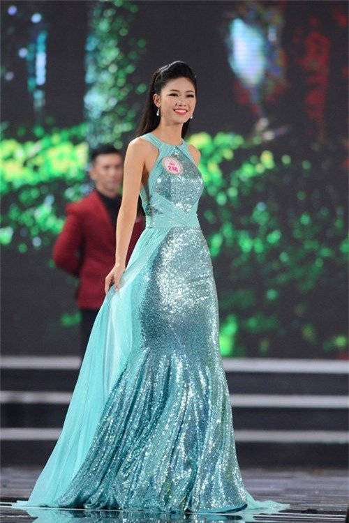 Nghi vấn Á hậu Thanh Tú không đỗ Học viện Ngoại giao 2012