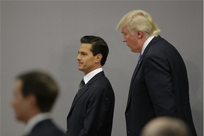 Tổng thống Mexico bất ngờ "quay lưng" với Trump ngay sau khi gặp gỡ