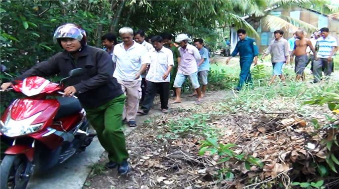 Bắt phá tổ chức đánh bạc ăn tiền dưới hình thức đá gà ở ngôi nhà hoang