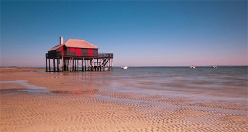 Du khách ẩu đả vì "nhìn đểu" nhau ở bãi tắm khỏa thân