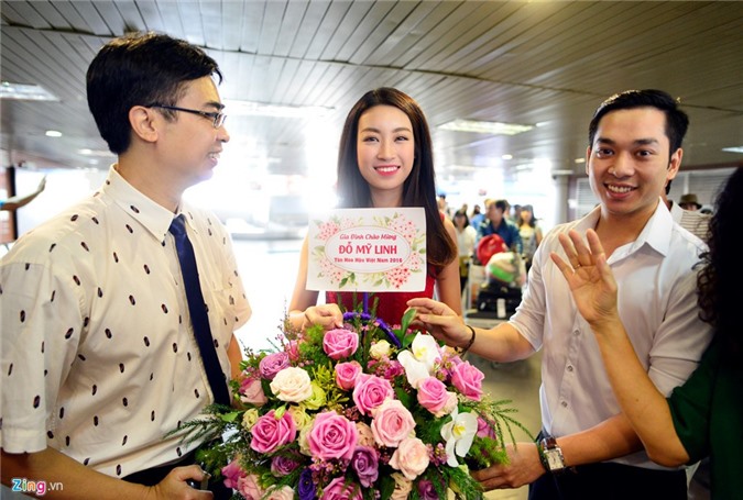 Không mắc sai lầm như Kỳ Duyên, Đỗ Mỹ Linh "ghi điểm" tại sân bay