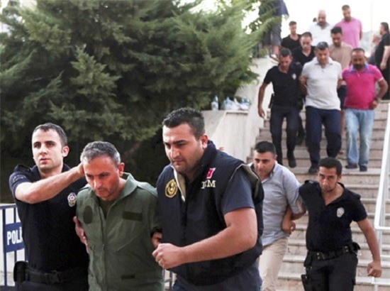 Thổ Nhĩ Kỳ dựng tường bê tông chằng dây thép gai dọc biên giới Syria