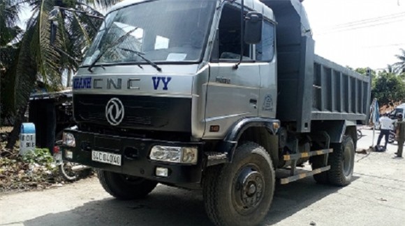 Xót thương cô gái tử vong tại chỗ sau khi bị xe tải cán qua người