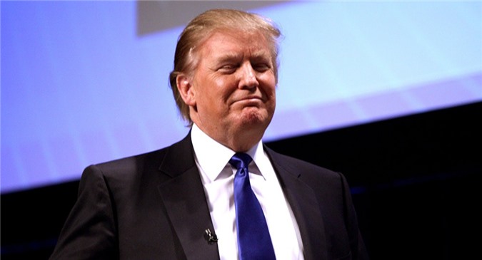 Donald Trump vượt mặt bà Clinton trong cuộc tranh cử Tổng thống Mỹ