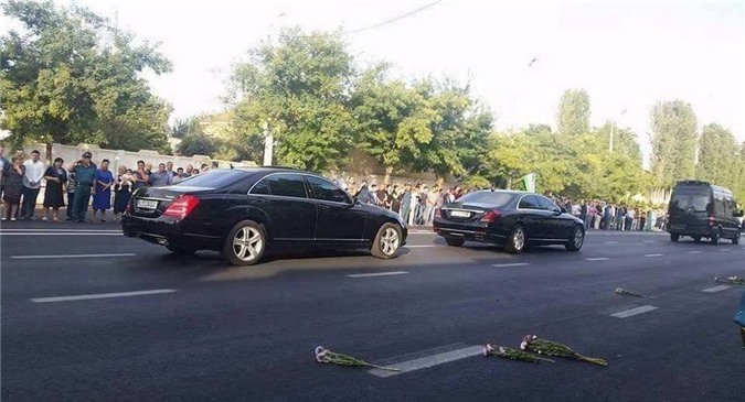 Người dân Thủ đô Tashkent rải hoa đưa tang Tổng thống Karimov