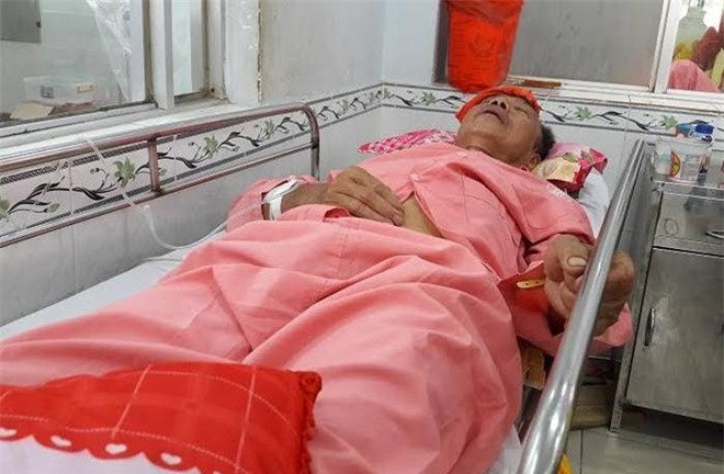 Tranh giành đất đai, con dâu đánh cha chồng chấn thương sọ não