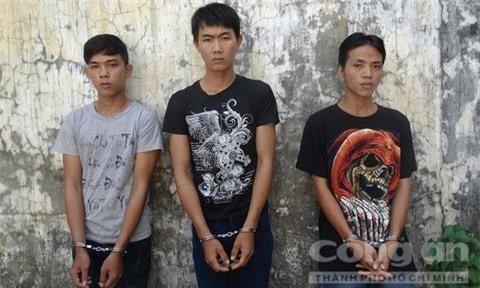 Bắt khẩn cấp băng nhóm cướp giật bằng roi điện giữa đường