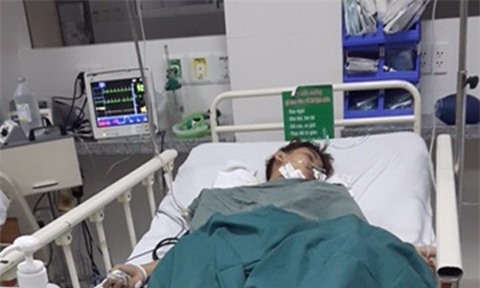 Bị điện giật, nam công nhân rơi từ độ cao 3m xuống đất vỡ gan