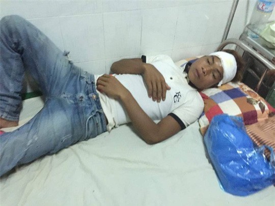 Bị gần chục đối tượng vây đánh nhập viện vì… nhìn mặt láo