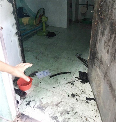 Truy tìm kẻ khóa trái cửa tẩm xăng phòng trọ âm mưu thiêu sống 3 người