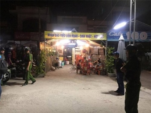 Chồng trẻ giết vợ rồi ôm xác hơn 3 giờ trong phòng trọ