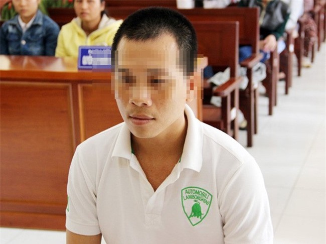 Người đàn ông có vợ con 2 lần "hại đời" bé gái hàng xóm