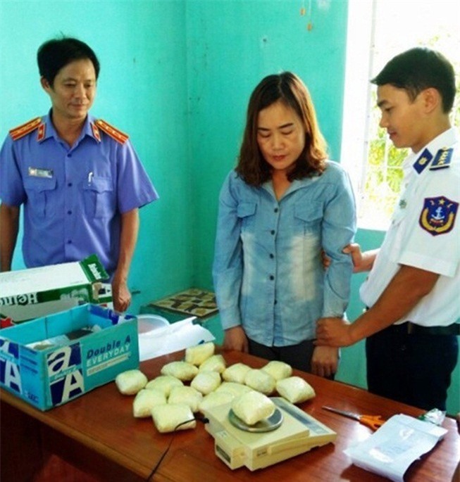 Bắt "nữ quái" vận chuyển 1,6kg ma túy trên tàu Bắc - Nam