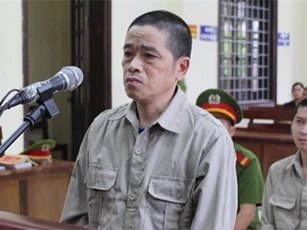 Chú chém chết cháu vì can đánh vợ