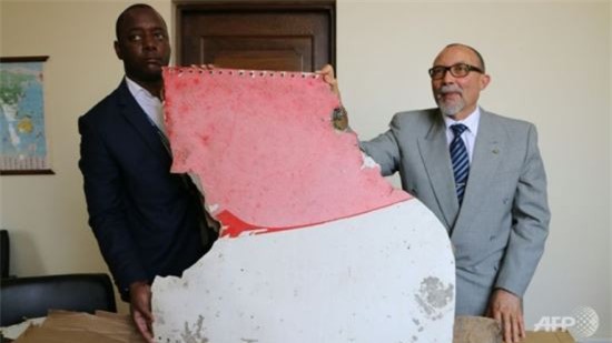 Mozambique công bố 3 mảnh vỡ máy bay mới nghi của MH370