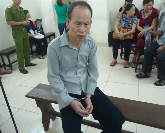 Ông lão 61 tuổi đâm chết người vì bị chửi đánh