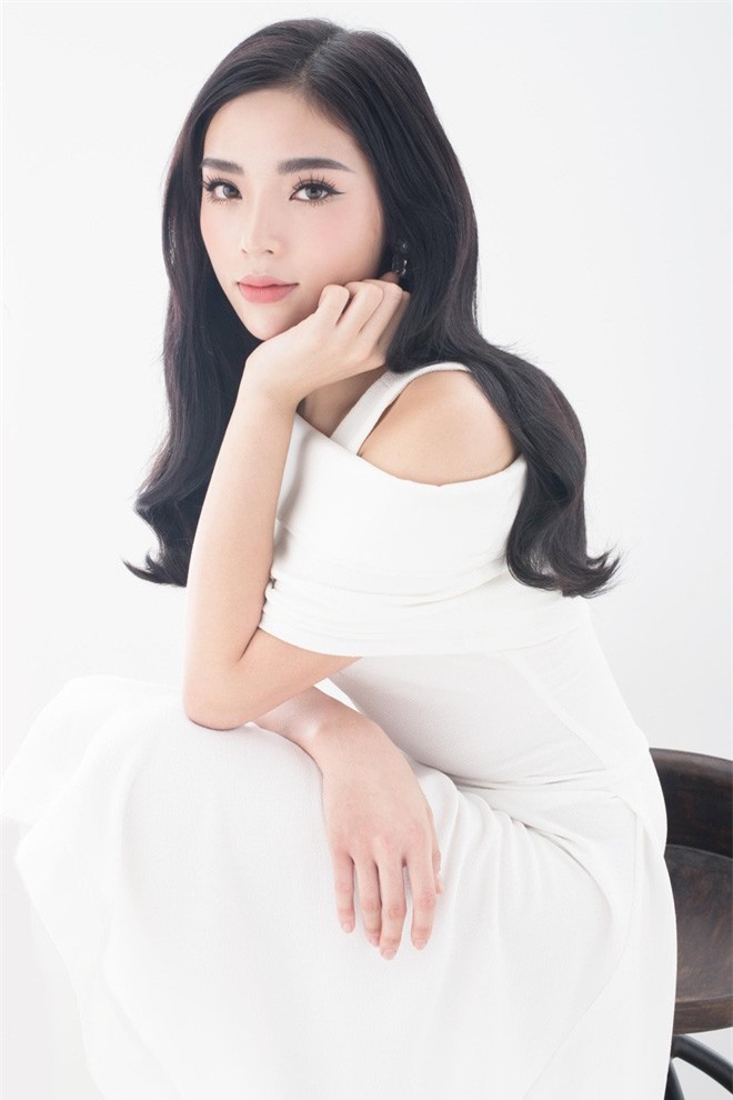 Sau hàng loạt ồn ào, Kỳ Duyên bất ngờ tung ảnh khác lạ